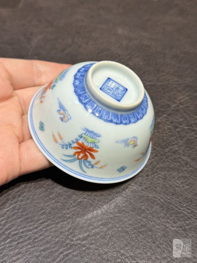 清中期 “三和堂制”款斗彩莲池鸳鸯纹茶圆一对 - 图19